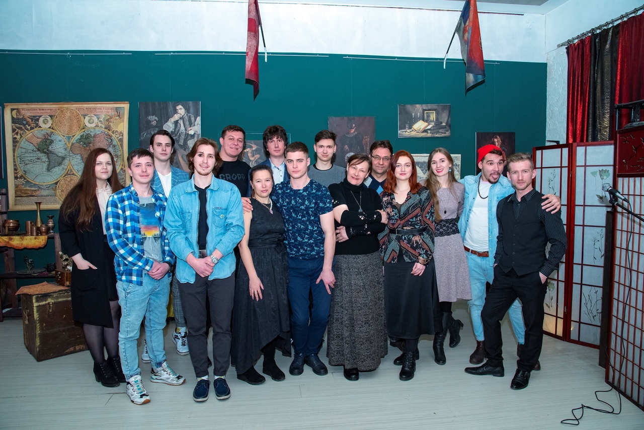 Новогодний вечер поэтов в Петербурге: гости смогут послушать поэтов проекта «НеоЛира» и современную поэтессу Махошу