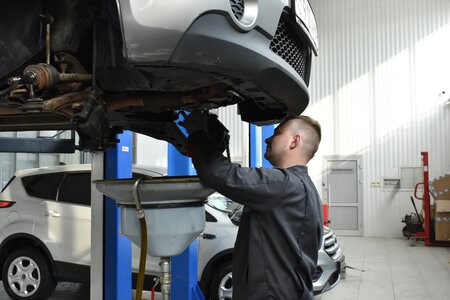 Шиномонтаж, проверка систем кондиционирования и защитные процедуры по покрытию кузова вошли в тройку самых востребованных сервисных работ в весенний период