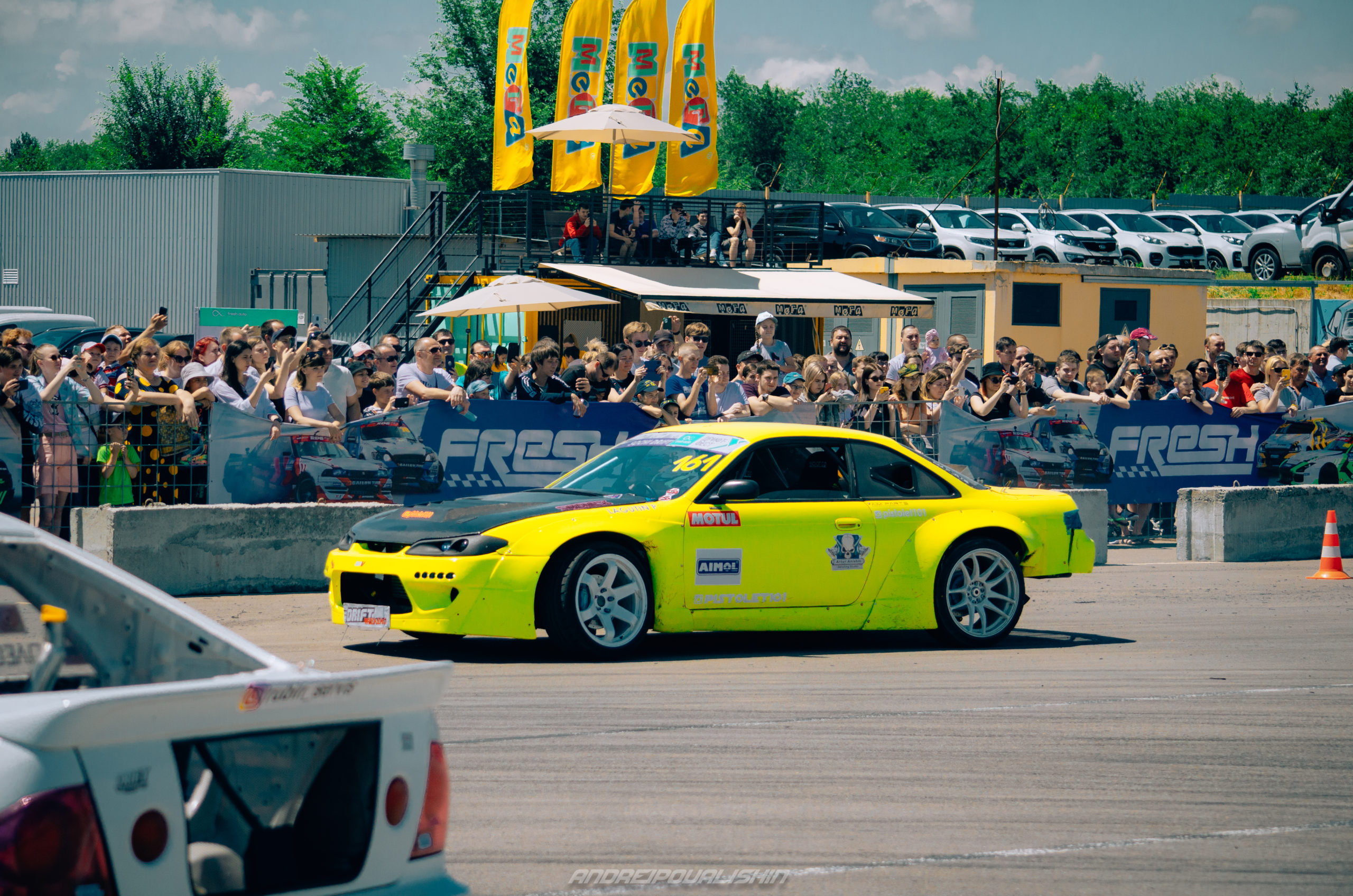 Рев моторов, дикая скорость и ростовские красавицы: в городе прошел легендарный дрифт-фест